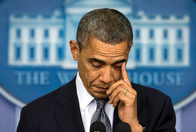 US-Präsident Barack Obama kämpft bei seiner Ansprache im Weißen Haus mit den Tränen. Nach dem Amoklauf stehen die USA unter Schock.