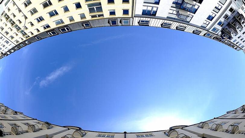 In den Himmel geschossen sind die Immobilienpreise in München. Die Wohnungen sind teurer, als sie wert sind. In den Himmel geschossen sind die Immobilienpreise in München. Die Wohnungen sind teurer, als sie wert sind.