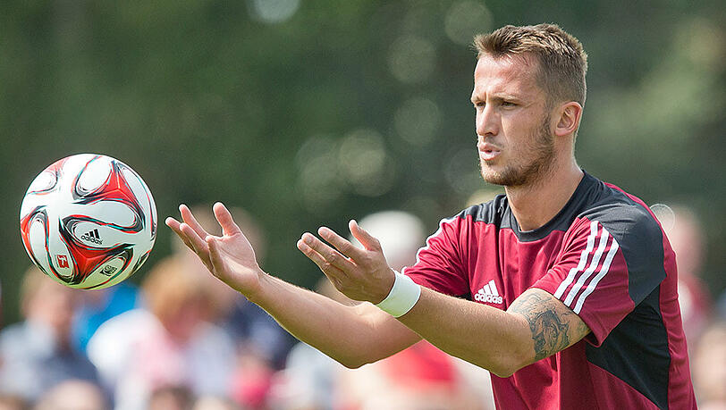 Der Tscheche Tomas Pekhart wechselt vom Club nach Ingolstadt. Der Tscheche Tomas Pekhart wechselt vom Club nach Ingolstadt.