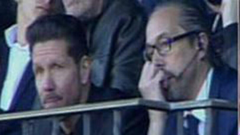 Heißsporn Diego Simeone droht wegen dieses Bildes neuer Ärger mit dem spanischen Verband. Heißsporn Diego Simeone droht wegen dieses Bildes neuer Ärger mit dem spanischen Verband.