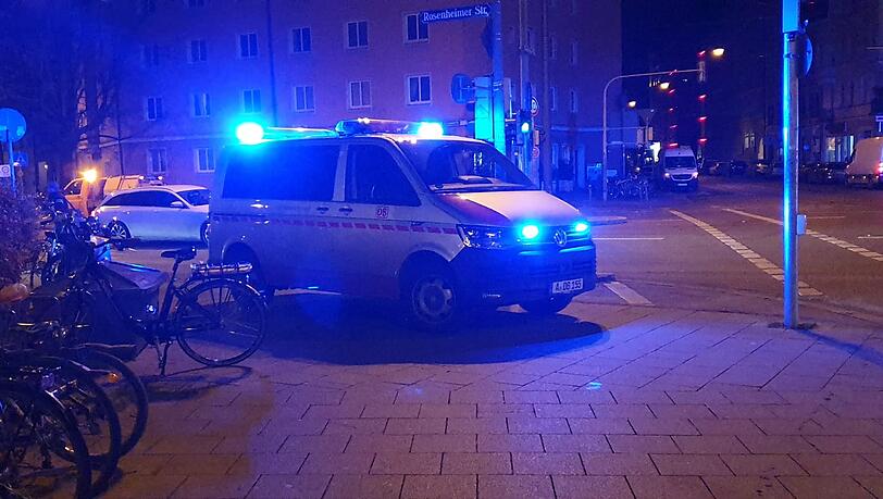 Am Montagmorgen gab es einen großen Rettungseinsatz am Rosenheimer Platz. Am Montagmorgen gab es einen großen Rettungseinsatz am Rosenheimer Platz.