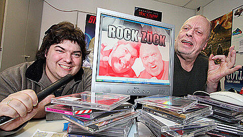 Beglücken ihre Fans jetzt weltweit: Brian Burgess (li.) und Sonny Hennig. Als Captain America und Sonny Rocket moderieren sie Rock Zock.