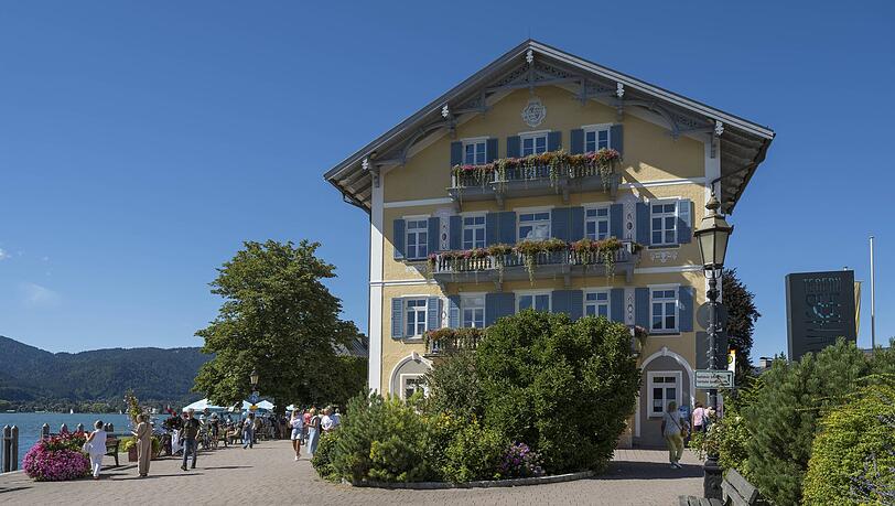 Promenade am Ufer des Tegernsees.