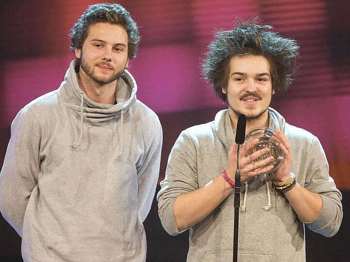 Philipp Dausch und Clemens Rehbein (re.) bei der Preisverleihung "1Live Krone"