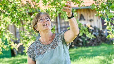 Apfelvielfalt im Lallinger Winkel: Auf der Streuobstwiese von Maria Gruber trifft Tradition auf Nachhaltigkeit.
