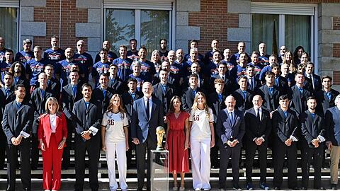 K&ouml;nig Felipe und Spaniens Weltmeister in Madrid.