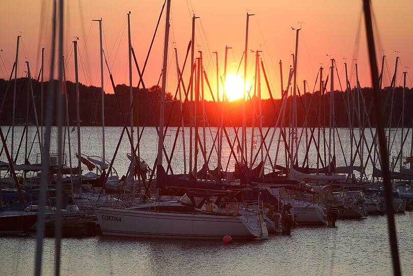 Sommervergnügen am Cospudener See in Leipzig.
