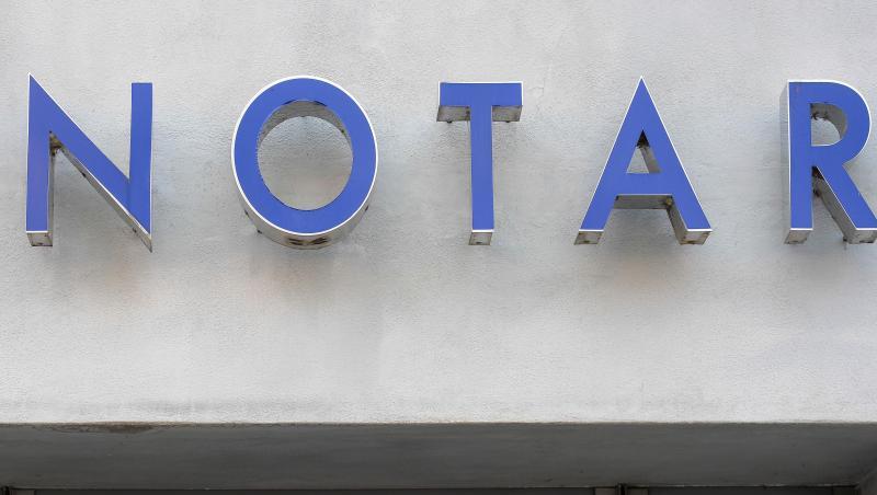 Der Schriftzug "Notar" ist über einer Kanzlei angebracht. Foto: David Ebener/dpa/Symbolbild/Archivbild Der Schriftzug "Notar" ist über einer Kanzlei angebracht. Foto: David Ebener/dpa/Symbolbild/Archivbild