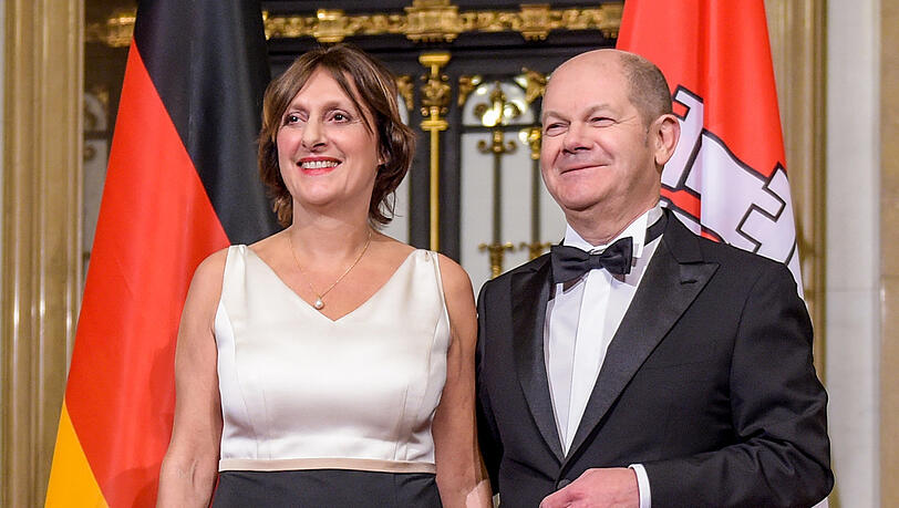 Britta Ernst mit ihrem Ehemann Olaf Scholz beim traditionellen Matthiae Mahl im Hamburger Rathaus. Britta Ernst mit ihrem Ehemann Olaf Scholz beim traditionellen Matthiae Mahl im Hamburger Rathaus.