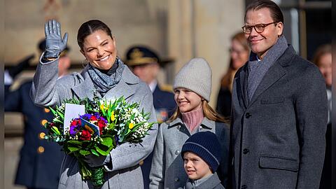 Victoria von Schweden mit ihrem Ehemann und den beiden Kindern.