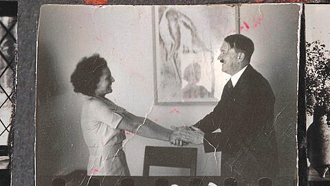 Leni Riefenstahl wird freudig von Adolf Hitler empfangen.  Foto: Stiftung Preußischer Kulturbesitz