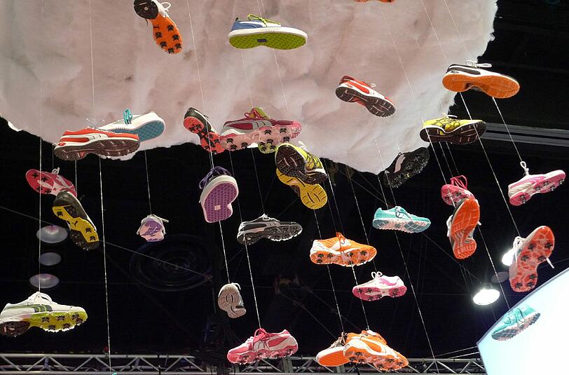 Deutlich sichtbar: Viele der Schuhmodelle tragen noch Spikes - der Trend geht jedoch zu Noppen, ebenfalls gut sichtbar.