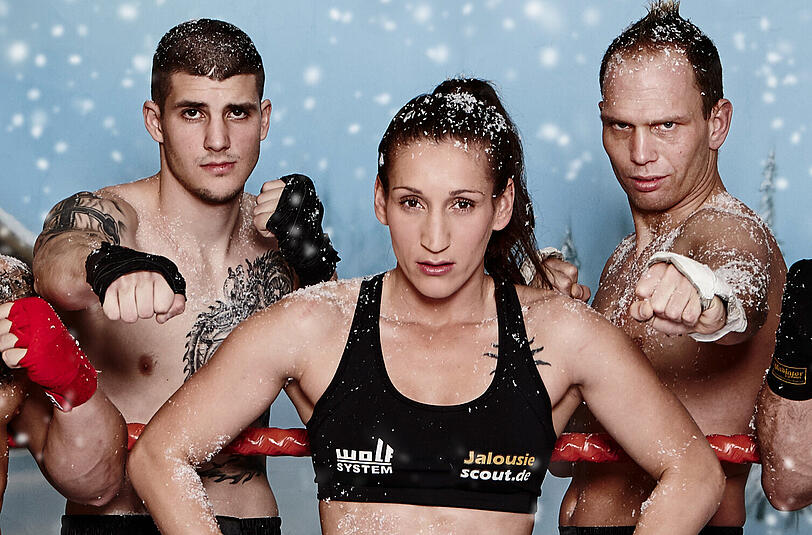 Kickboxerin Julia Irmen im Mittelpunkt. Außerdem:Bojan Aladzic (l.) und Dominik Haselbeck.
