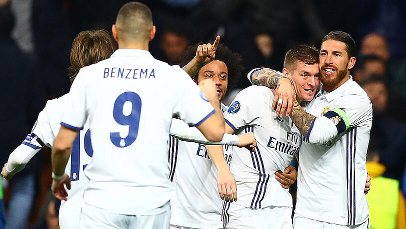 Jubelarie der Königlichen - mittendrin statt nur dabei: Toni Kroos (Zweiter von rechts). Jubelarie der Königlichen - mittendrin statt nur dabei: Toni Kroos (Zweiter von rechts).