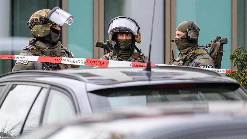 Geiselnahme beendet: Das SEK in Pfaffenhofen im Einsatz. Klicken Sie sich durch die Bilder!
