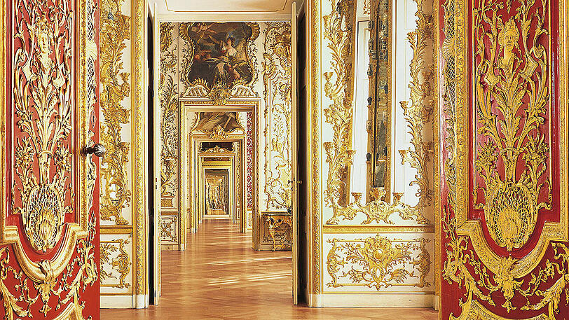 Unendliche Pracht: die Raumflucht der reichen Zimmer in der Residenz.