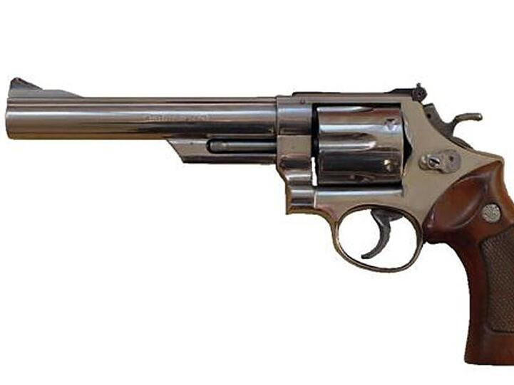 Eine Waffe vom Typ Smith & Wesson 44 Magnum (Polizeifoto) wurde gestohlen.