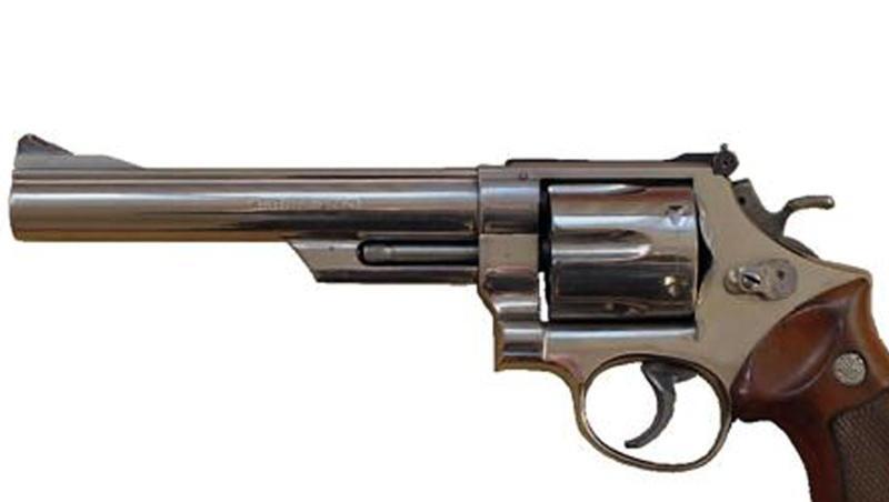 Eine Waffe vom Typ Smith & Wesson 44 Magnum (Polizeifoto) wurde gestohlen. Eine Waffe vom Typ Smith & Wesson 44 Magnum (Polizeifoto) wurde gestohlen.