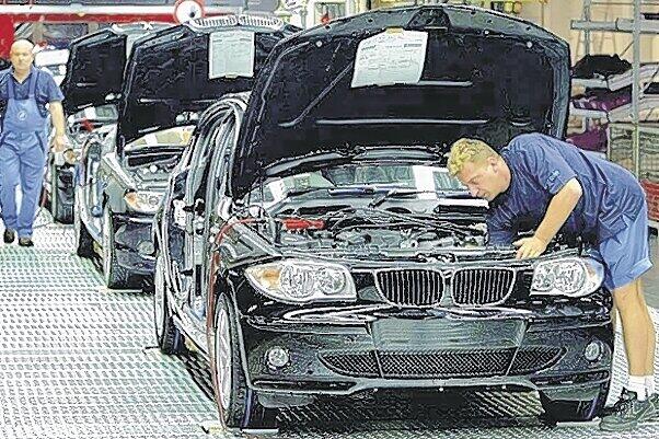 Fertigung im BMW-Werk Regensburg: Hier und im Münchner Stammwerk haben die Weihnachtsferien schon am Montag begonnen.