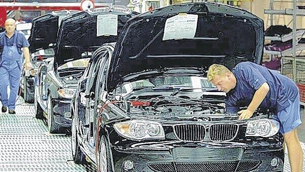 Fertigung im BMW-Werk Regensburg: Hier und im Münchner Stammwerk haben die Weihnachtsferien schon am Montag begonnen. Fertigung im BMW-Werk Regensburg: Hier und im Münchner Stammwerk haben die Weihnachtsferien schon am Montag begonnen.
