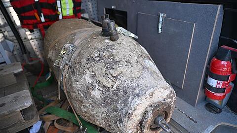 500 Kilo ist die Weltkriegsbombe, die am Münchner Westfriedhof entschärft wurde, schwer. 500 Kilo ist die Weltkriegsbombe, die am Münchner Westfriedhof entschärft wurde, schwer.