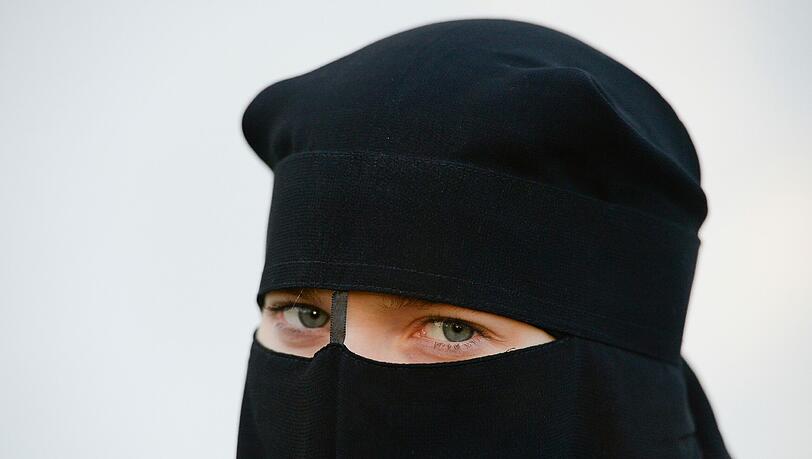 Mehrere Salafisten haben sich mit der „Burkafrau“ aus Ilmmünster solidarisiert. (Symbolbild) Mehrere Salafisten haben sich mit der „Burkafrau“ aus Ilmmünster solidarisiert. (Symbolbild)