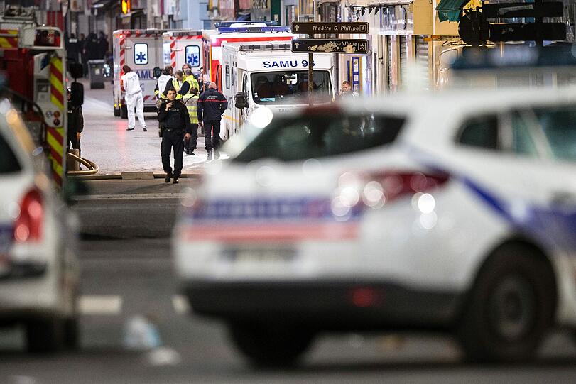 Polizeieinsatz in Saint-Denis: Der gesuchte Terrorist Abdelhamid Abaaoud soll sich in einer Wohnung im Norden von Paris verschanzen.