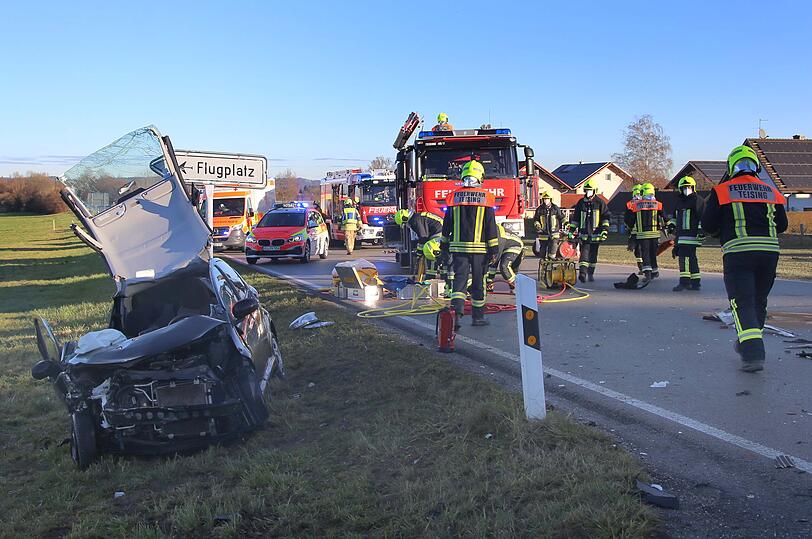 An beiden beteiligten Fahrzeugen entstand durch den Unfall Totalschaden.