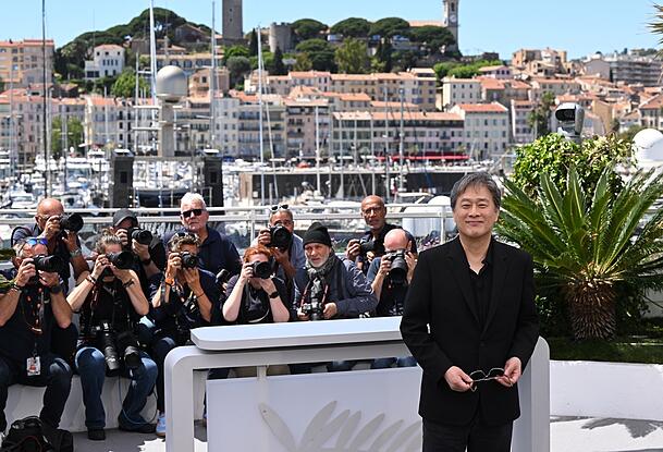 Jury-Pr&auml;sident Park Chan-wook w&auml;hrend des Fototermins der Jury bei den 79. Filmfestspielen von Cannes in Cannes, Frankreich.