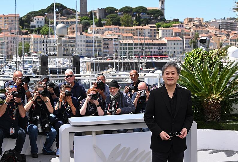 Jury-Präsident Park Chan-wook während des Fototermins der Jury bei den 79. Filmfestspielen von Cannes in Cannes, Frankreich. Jury-Präsident Park Chan-wook während des Fototermins der Jury bei den 79. Filmfestspielen von Cannes in Cannes, Frankreich.