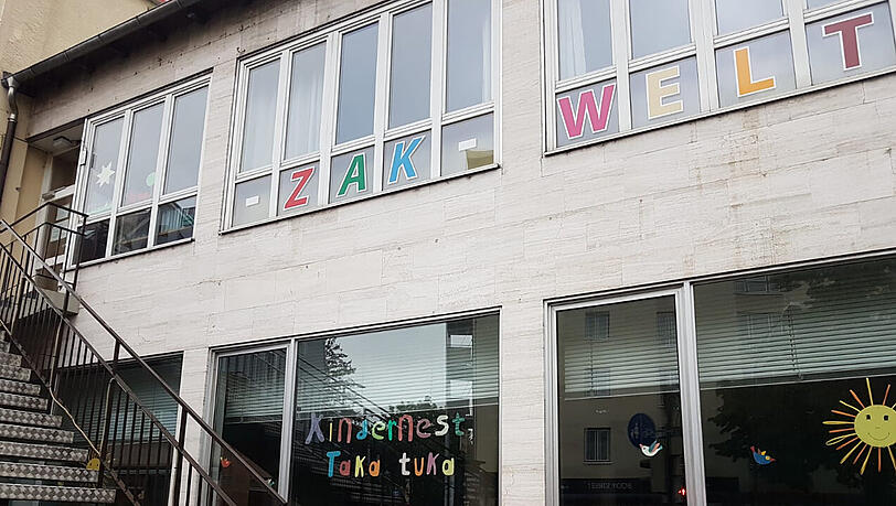 Am Kennedyplatz hat der Verein Zentrum für Arbeit und Kultur (ZAK) Ende März eine zentrale Anlaufstelle eröffnet.