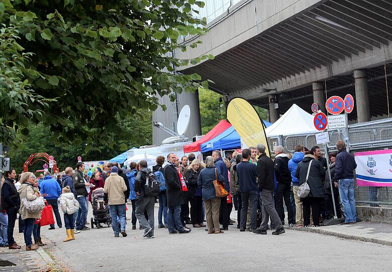 Der Andrang am Tag der offenen Tore im Grünwalder Stadion war groß. Schließlich gab es nicht nur Fußball zu sehen, sondern...