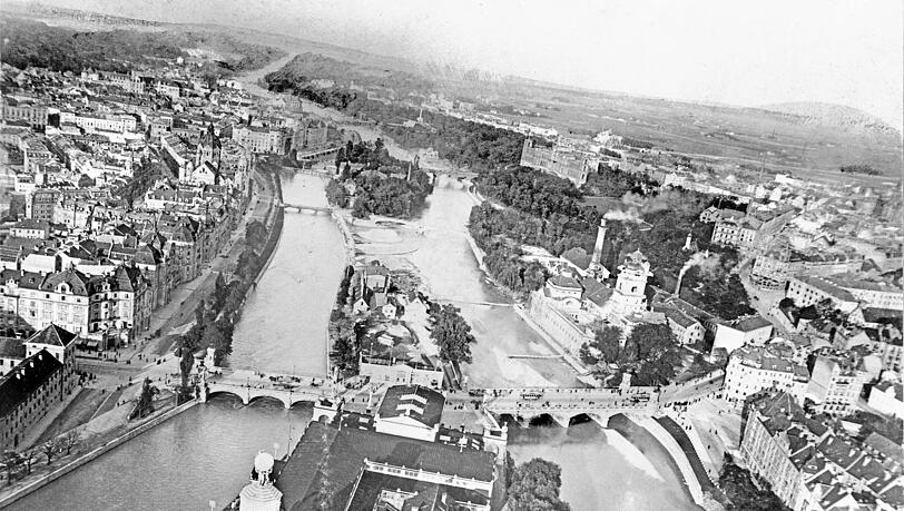 Die Aufnahme zeigt die alte Ludwigsbrücke, rechts dahinter das Volksbad. Die Aufnahme zeigt die alte Ludwigsbrücke, rechts dahinter das Volksbad.