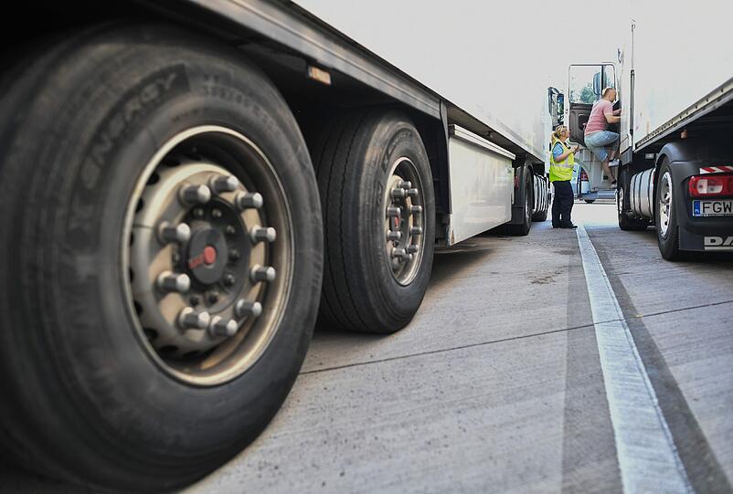 Ein Lkw-Fahrer in Milbertshofen hatte einiges auf dem Kerbholz. (Symbolbild)