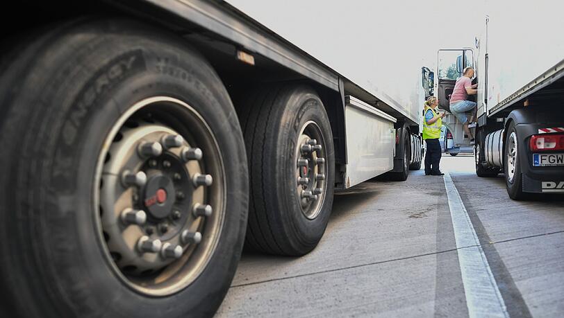 Ein Lkw-Fahrer in Milbertshofen hatte einiges auf dem Kerbholz. (Symbolbild)