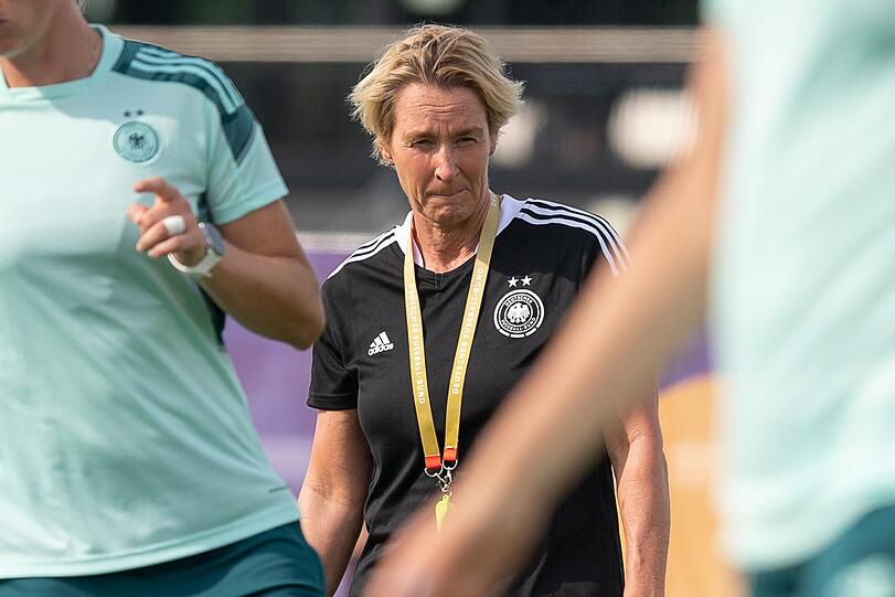 Bundestrainerin Martina Voss-Tecklenburg kritisiert die UEFA.