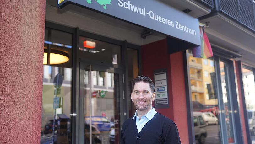 Geschäftsführer Kai Kundrath vor dem Schwul-Queeren Zentrum Sub in der Müllerstraße. Geschäftsführer Kai Kundrath vor dem Schwul-Queeren Zentrum Sub in der Müllerstraße.