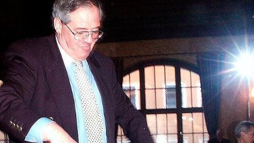 2002 treibt Podiuk Späße mit Alt-Kanzler Helmut Kohl. 2002 treibt Podiuk Späße mit Alt-Kanzler Helmut Kohl.