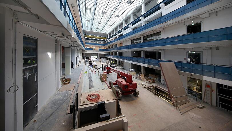 Die neue Halle E: Ob alles pünktlich fertig wird? Die neue Halle E: Ob alles pünktlich fertig wird?