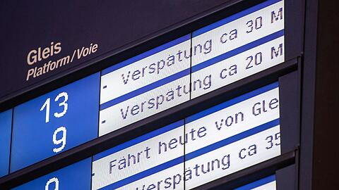 In der ersten EM-Woche gab es viel Kritik - vor allem aus dem Ausland - an der Deutschen Bahn.