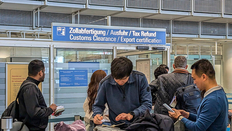 Zollbeamten am Münchner Flughafen ging ein Schmuggler ins Netz. (Symbolbild)