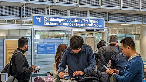 Zollbeamten am Münchner Flughafen ging ein Schmuggler ins Netz. (Symbolbild)