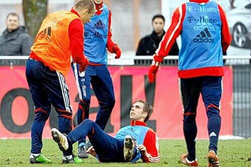 Bayerische Streihansel: Arjen Robben (l.) und Philipp Lahm geraten im Training an der Säbener Straße aneinander.