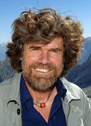 DAFÜR - Bergsteiger Reinhold Messner:
&bdquo;Ich bin für die dritte Startbahn,
weil damit die nötigen
Kapazitäten am Flughafen geschaffenwerden
können. Bei allem
Verständnis für die Sorgen
der Anlieger&ndash;wir müssen mobil
bleiben. Das gelingt nicht
durch Halbherzigkeit, sondern
nur mit einer optimalen Infrastruktur.
Damit sind wir auch
in Zukunft bestens
vernetzt und
international
angebunden.&ldquo;
