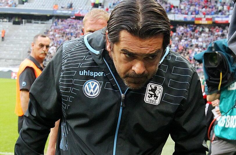 Gerhard Poschner sieht sich einem Fan-Protest gegenüber.