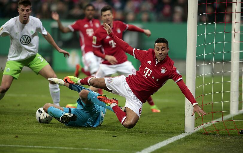 Thiago: Note 2 - Zum Glück ist der Spanier wieder fit! Brachte mit seinen Pässen und Bewegungen Esprit zurück ins Bayern-Spiel. Zielte per Kopf zu hoch (55.).