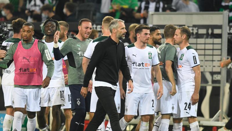 Dortmund-Trainer Marco Rose (M) ging bei seiner Rückkehr nach Mönchengladbach als Verlierer vom Platz.