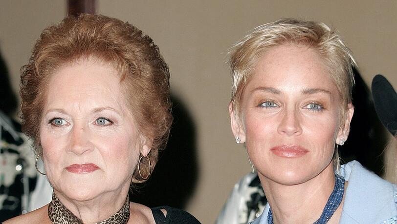 Sharon Stone mit ihrer Mutter Dorothy im Jahr 2004 in Los Angeles.
