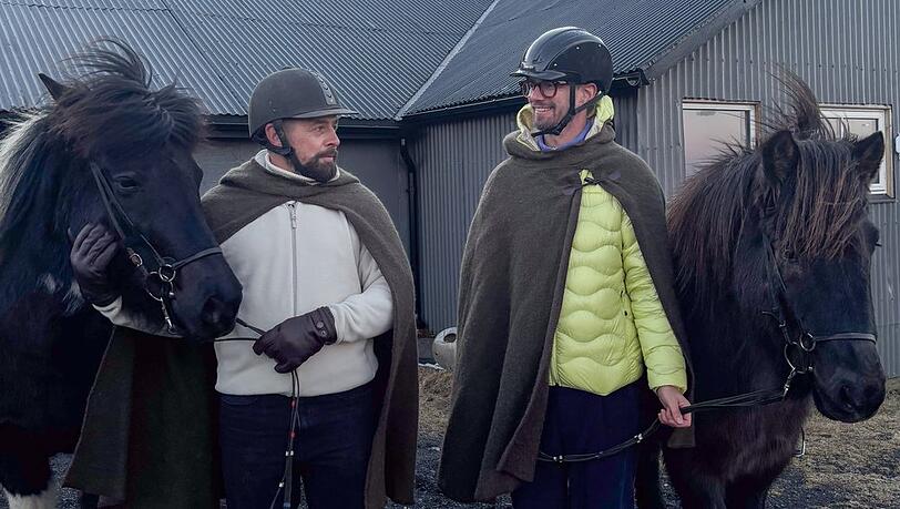 Klaas Heufer-Umlauf (li.) und Joko Winterscheidt sind gemeinsam nach Island gereist. Klaas Heufer-Umlauf (li.) und Joko Winterscheidt sind gemeinsam nach Island gereist.
