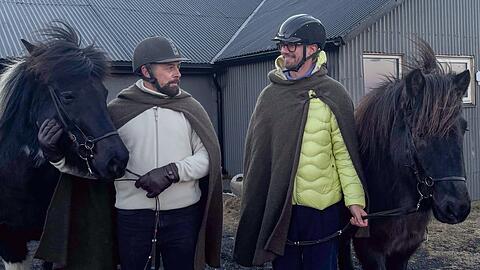 Klaas Heufer-Umlauf (li.) und Joko Winterscheidt sind gemeinsam nach Island gereist.